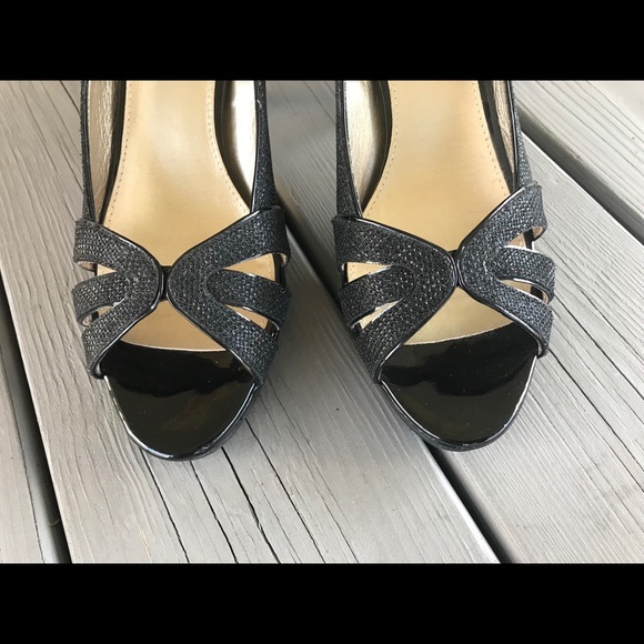Bandolino Black Open Toe Platform Pump - Picture 2 of 7